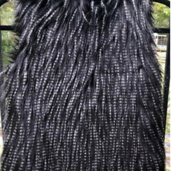 🧧Perfect Ella Moss Faux Ostrich Feather Vest👑💍 - Picture 4 of 8